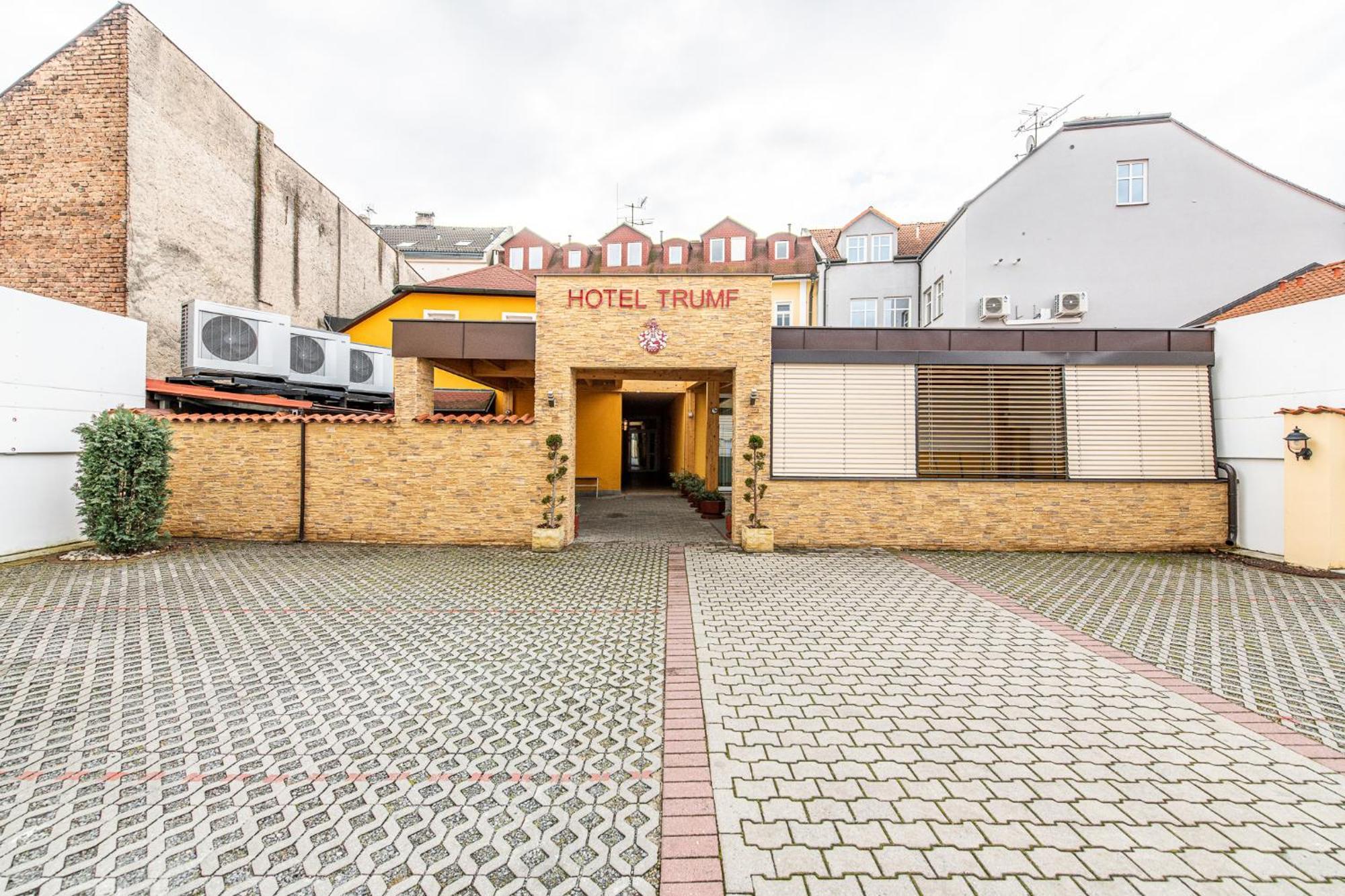 Hotel Trumf Mlada Boleslav Bagian luar foto