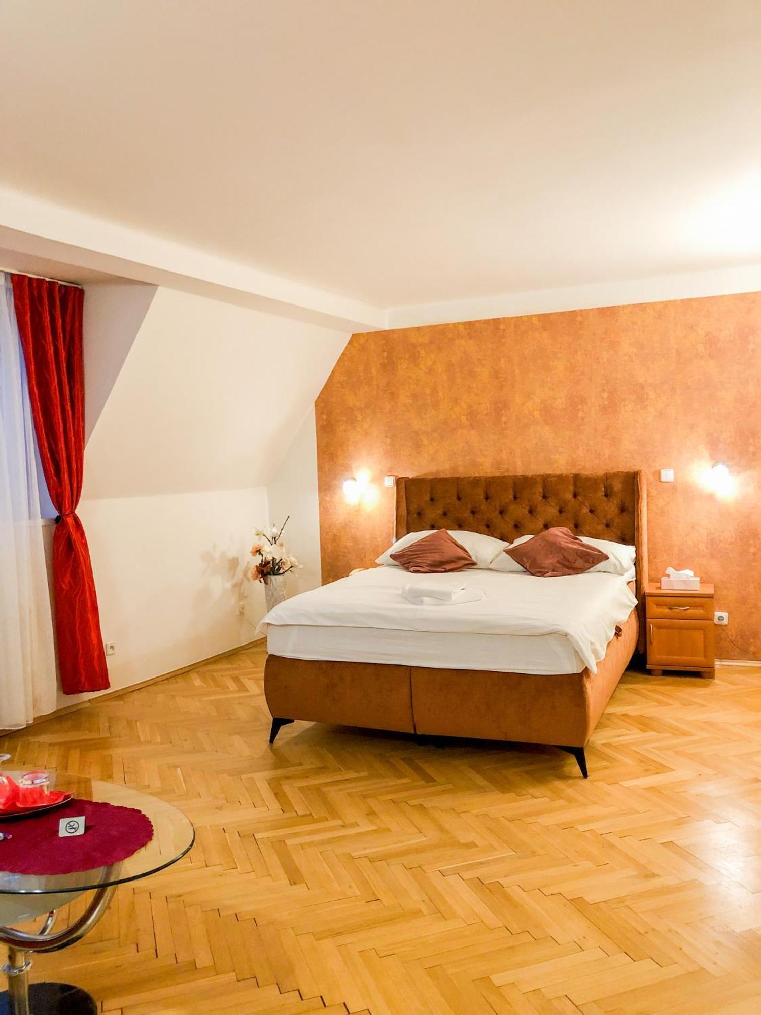 Hotel Trumf Mlada Boleslav Bagian luar foto